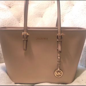 Like-New Michael Kors Jet Set Travel (Price Firm)